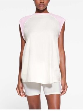 Skims boyfriend rağlan muscle tee cherry blossom
